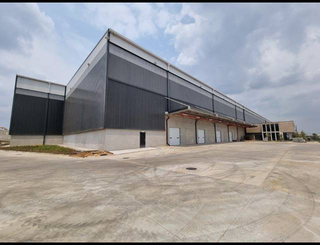 19,099M² WAREHOUSE TO LET IN LONGLAKE